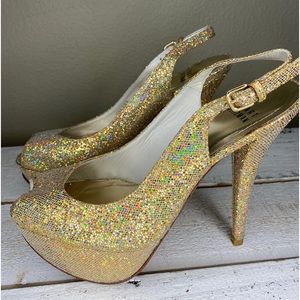 Stuart Weitzman Gold Glitter Heel Size 7.5